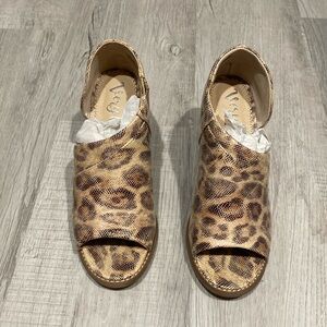 Very G leopard print wedge.
